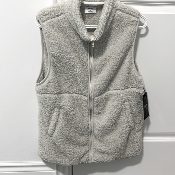 Ardene super soft teddy Vest - Picture 1 of 1